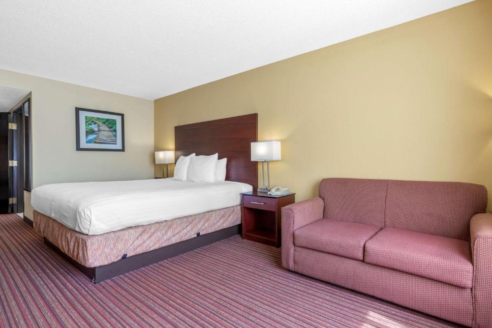 King Room - Non-Smoking interior